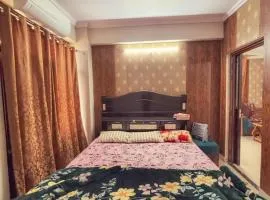 Happy Home 2BHK - 10 Mins From Sangam River