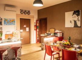 Emmanueli65 fronte clinica per 4 matrimoniale e castello，位于皮亚琴察的酒店