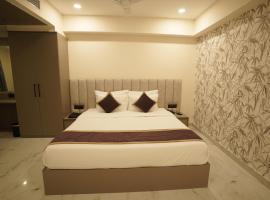 RR Hotel & Banquet，位于Rāmpur Hāt的酒店