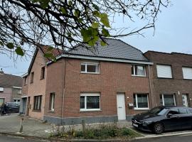 Centrally located house for six，位于Rumst的酒店