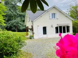 L'orée des roses, hébergement de vacances avec jardin et piscine