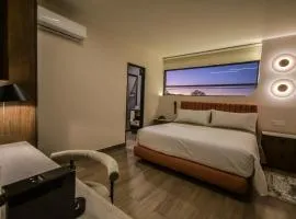 Expo Satelite 2750 Hotel & Suites