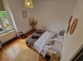 bel appartement,confortable,2chambres，位于布里埃的酒店