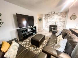 Modern Condo Central Huron Boat Basin Area，位于休伦湖的酒店