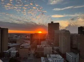 Cowboy Live, Laugh, & Loft Fort Worth 2 bedroom Loft Downtown