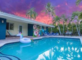 Tropical Oasis Heated saltwater Pool 6min to the beach