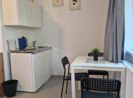 CARDA HAUS "Zimmer für entspannte Gäste - Einfach & Komfortabel"，位于塔亚河畔拉镇的酒店