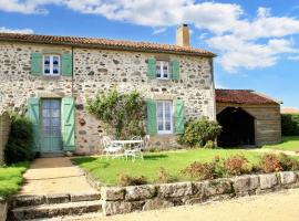 Maison accueillante avec vue sur le lac à Moncoutant，位于蒙科坦特的酒店