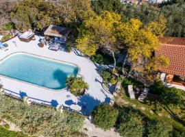 Sicilian pool chalet，位于文蒂米利亚的木屋