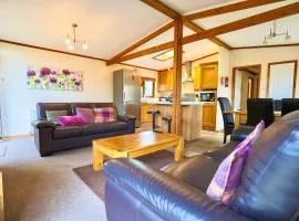 Devon Comfort Lodge with Hot Tub - Spa Resort in Devon
