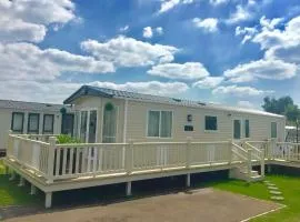 Luxury Caravan with Hot tub on Tattershall lakes