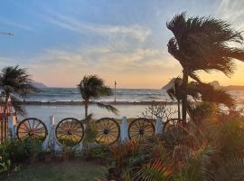 SeeSea Thai wooden house on beachfront，位于班武里府的酒店