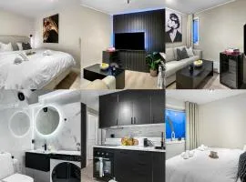 King bed - Renovated 2024 - 2BR Behind Bryggen