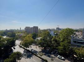 RISHABH DORMs，位于Ambli Road的酒店