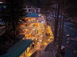 The Trippy Tribe Riverside Hostel Kasol，位于卡索尔的酒店