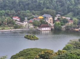 Lazy Bear Best Hostel in Kandy，位于康提的酒店