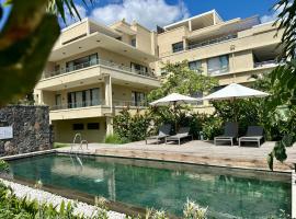NEW Beachfront 3-bedrooms Apartment in Tamarin，位于塔马兰的酒店