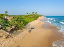 朱砂豪华帐篷度假酒店，位于坦加拉的海滩酒店