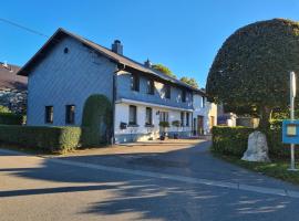 Haus Päsch near lake with heated jacuzzi sauna，位于比特亨巴赫的酒店