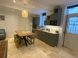 Appartement RDC avec cour privée - Narbonne Les Halles Centre Historique