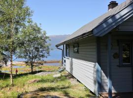 Cozy cabin in beautiful Hardangerfjord，位于Utne的酒店