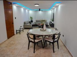 Spacious and comfortable, 3 pools, mini golf, tennis court, near combate beach，位于Pole Ojea的酒店