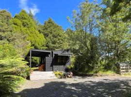 The Divvy Hut Raglan Retreat，位于拉格伦的酒店