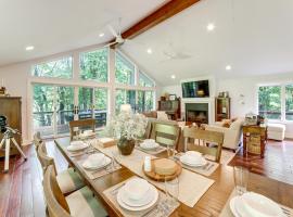 Riverwood South Haven Retreat on 10 Acres，位于南黑文的酒店