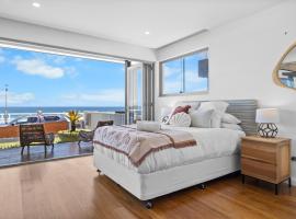 The Beach House at Merewether，位于Merewether的酒店