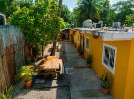 Hotel Suites Garden 23 Bacalar - Free Bikes，位于巴卡拉尔的酒店