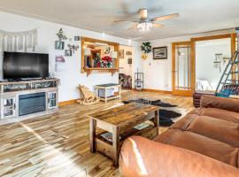 8 Mi to Scotts Bluff Natl Monument Family Home，位于斯科茨布拉夫的酒店