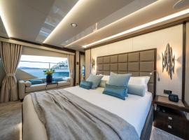 Luxusyacht Mallorca，位于波塔尔斯诺斯的船屋