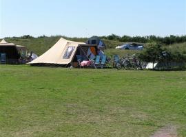 Ameland Tentenverhuur KLVW，位于比伦的酒店