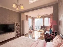 Xiao Yu Residential Apartment Near Jiefangbei and Hongya Cave，位于重庆的度假短租房
