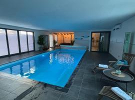 Superbe studio privée au calme avec piscine et spa，位于Sailly-lès-Lannoy的酒店