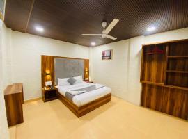 Hotel AVK-Near Kokilaben Hospital & Versova Beach- Rooms with Kitchen，位于孟买的酒店