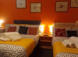 10 Guests - Garden - Quiet Retreat Cottage，位于沃尔索尔的酒店