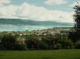 Lakeview Homestay - Private Guest Rooms & Bathroom，位于Châtillon的酒店