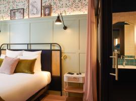 Square Lodge Hotel La Roche sur Yon - Handwritten Collection，位于永河畔拉罗什的酒店