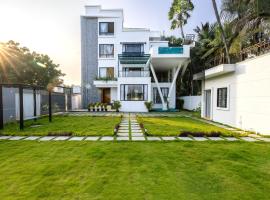 The Serene Shores - Luxury Private Villa，位于蓬蒂切里朋迪榭里民用机场 - PNY附近的酒店