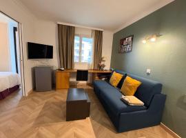 Cosy Appartement 2P avec Balcon Paris La D&eacute;fense Parking Gratuit，位于库尔布瓦的带停车场的酒店