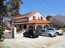 Apartments Kornati，位于泽德瑞拉克的酒店