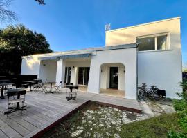 Vue Mer - Île d'aix Splendide Villa 6 chambres tout juste rénovée - linge et ménage compris，位于艾克斯岛的酒店