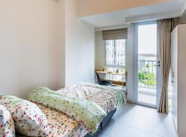 Modern Living in Tokyo Riverside Apartment PIK2，位于Muara的酒店