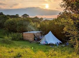 Daisy Bell Tent at Belan Bluebell Woods，位于拉尼德洛伊斯的豪华帐篷