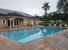 Dreams Palms - Drax Hall Manor，位于Steer Town的酒店