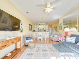Intracoastal Waterway View Little River Retreat!，位于利特尔里弗的酒店