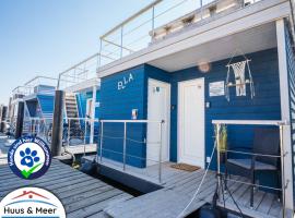 Hausboot ELLA- Huus & Meer，位于Burgstaaken的船屋