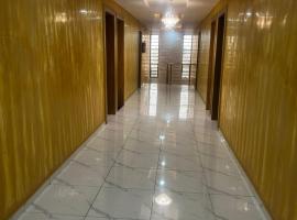 Esthercy Hotels，位于Okunola的酒店