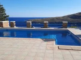 Cycladic House KRIOS with a Pool and 2min from the beach